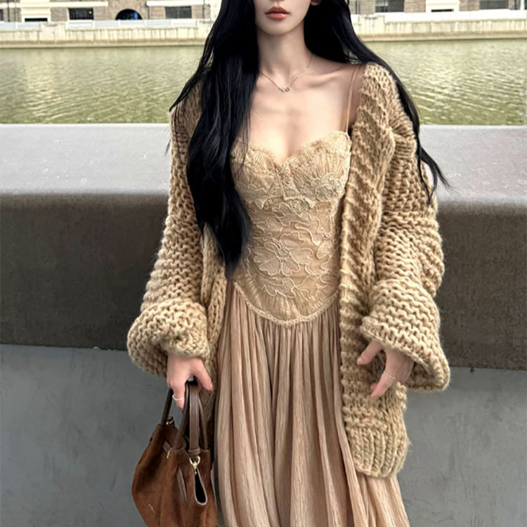 A sweet peach yikett "Autumn in Tuscany" slimming waist-cinching spaghetti strap midi dress for women A sweet peach yikett "Autumn in Tuscany" slimming waist-cinching spaghetti strap midi dress for women