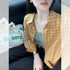 フランスのレトロな黄色の格子のシャツのコートの女性の春と秋のゆったりしたシャツの外は小さいカーディガンの長袖の上着を着ます。