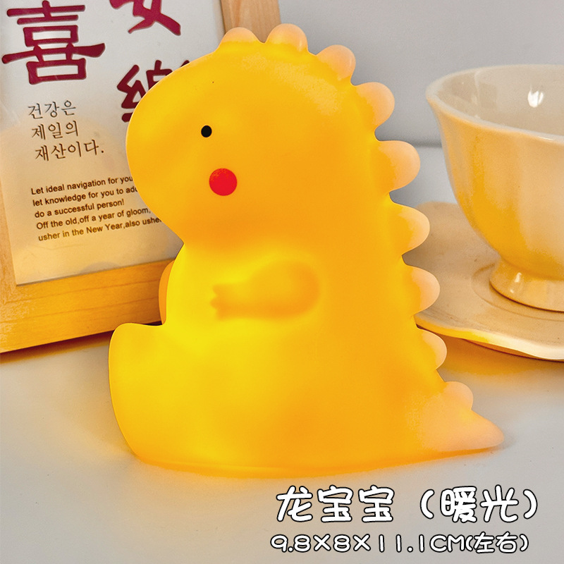 Mercado nocturno caliente dibujos animados lindo luz nocturna puesto al por mayor juguetes luminosos para niños regalos para niños pequeños adornos de escritorio