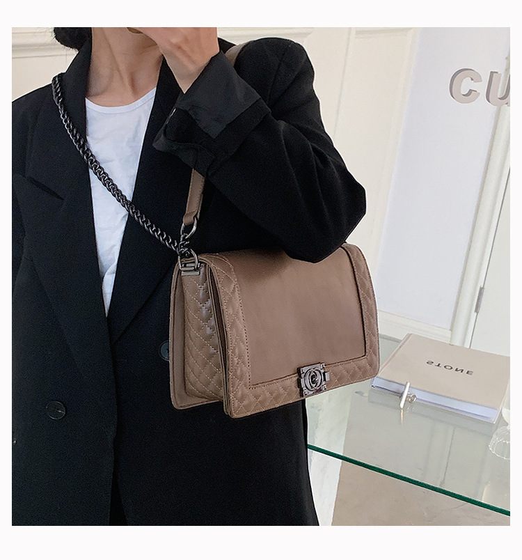 New Retro Chain Personality Shoulder Bag Casual Texture Messenger Small Square Bag display picture 1