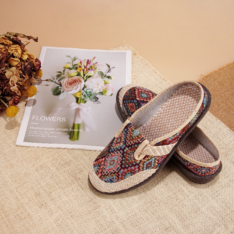 Viejo Beijing zapatos de tela de verano de las mujeres zapatillas de lino transpirable desgaste exterior inferior suave estilo étnico zapatos de mamá punta cerrada medias zapatillas