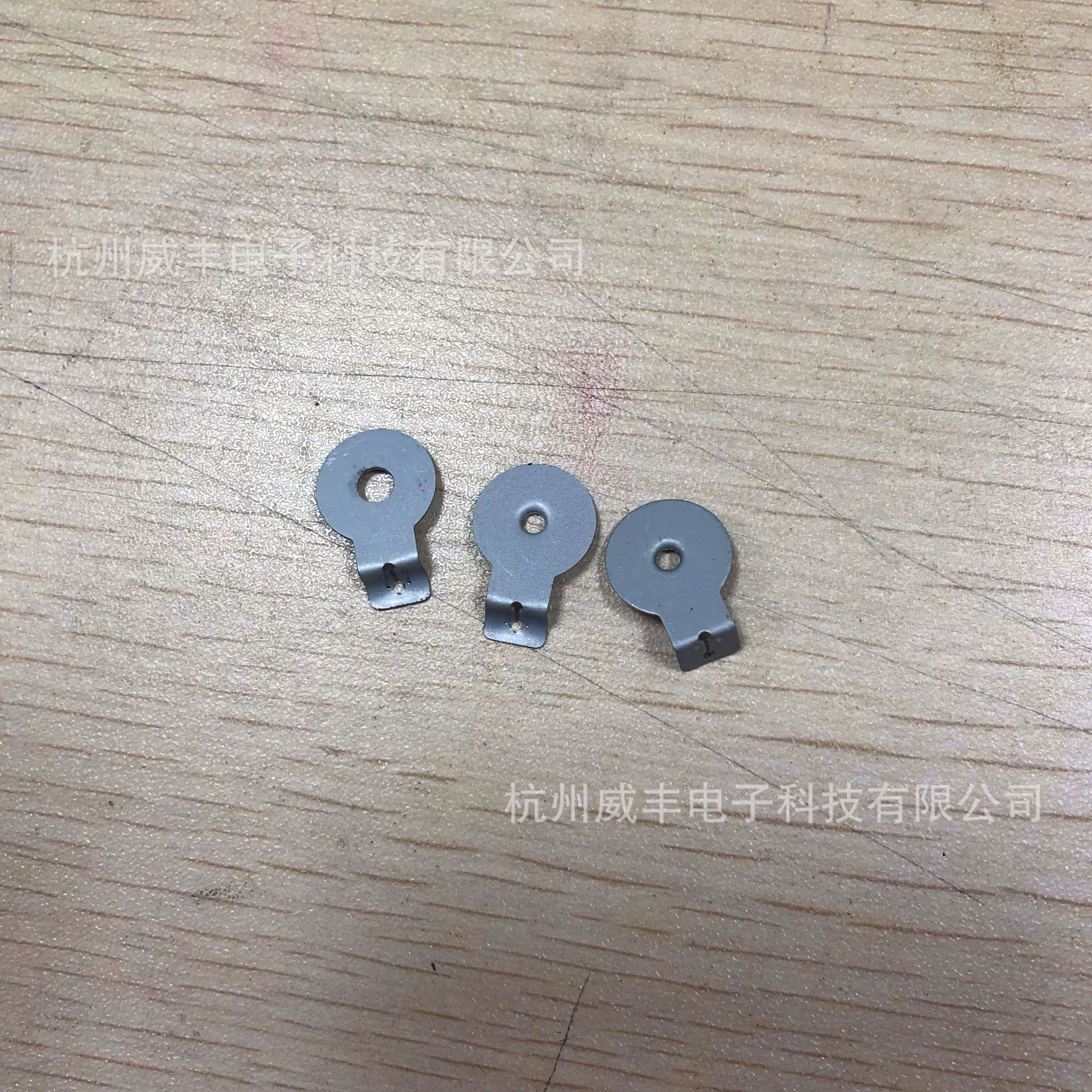 Различный кронштейн для пружины термометра