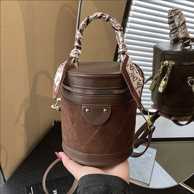 Bolso de hombro retro versátil para mujeres 2025 invierno nuevo nicho zhong mochila texturizado diamante bolso de cubo de mano