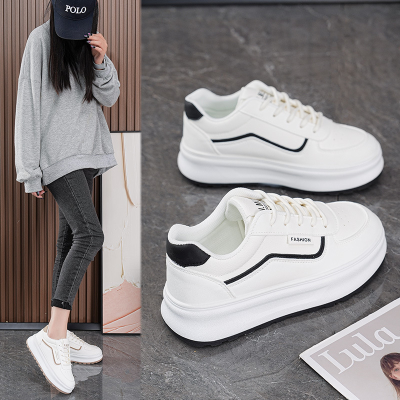 Pequeños zapatos blancos de otoño para mujeres nuevas suelas gruesas coreanas de alta moda zapatos de mujer deportivos casuales zapatos de skate de moda