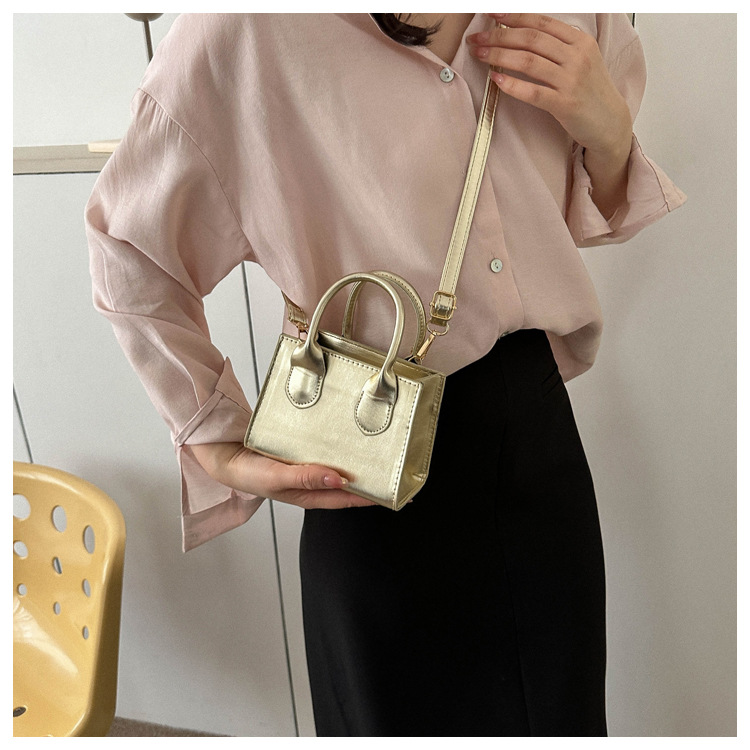 Women's Small Pu Leather Solid Color Streetwear Square Zipper Shoulder Bag Handbag Crossbody Bag display picture 5