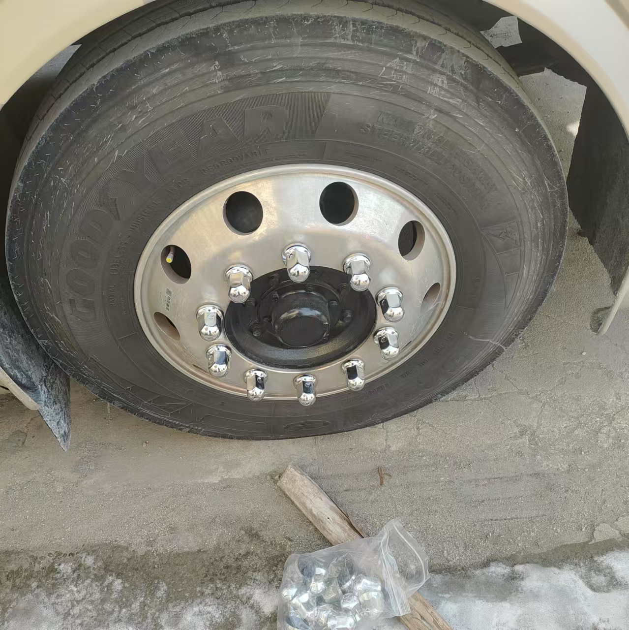 Metal material heavy-duty truck universal tire nut cover, wheel hub screw cap protective cover, decorative dust cap