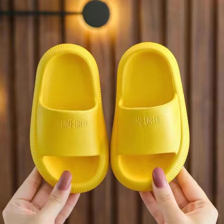 Nuevas zapatillas de verano para niños de color sólido lindas antideslizantes zapatillas de interior estilo coreano zapatillas de desodorante para niños y niñas