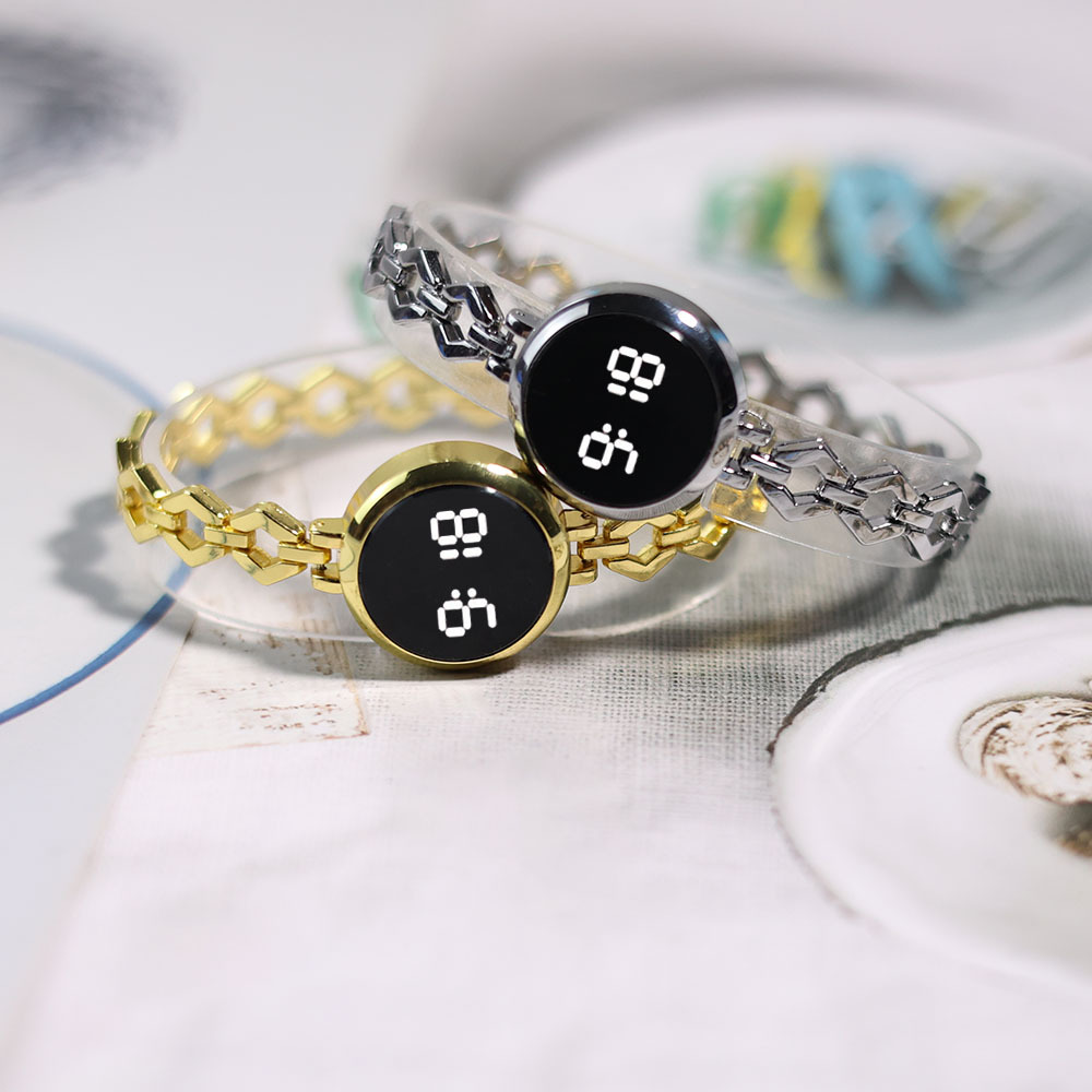 2022 new compact chain ladies watch women's temperament bracelet Korean version of simple fashion LED electronic watch