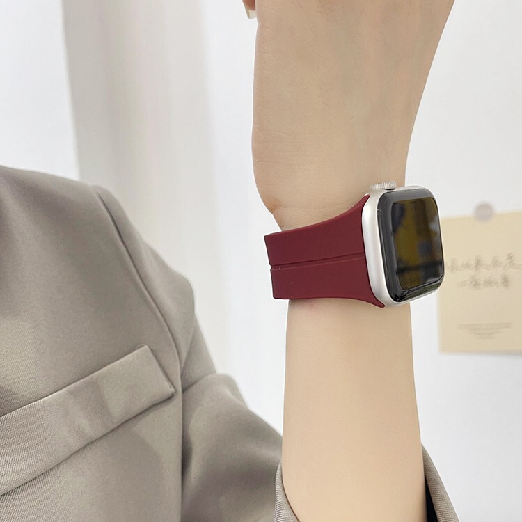 Suitable for applewatch watch strap liquid silicone magnetic buckle watch strap S7/S9 Ultra Apple watch silicone