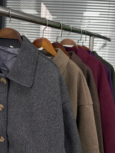 Women's wholesale autumn/winter European and American-style woolen coat with lapel and double pockets, loose-fit short coat.