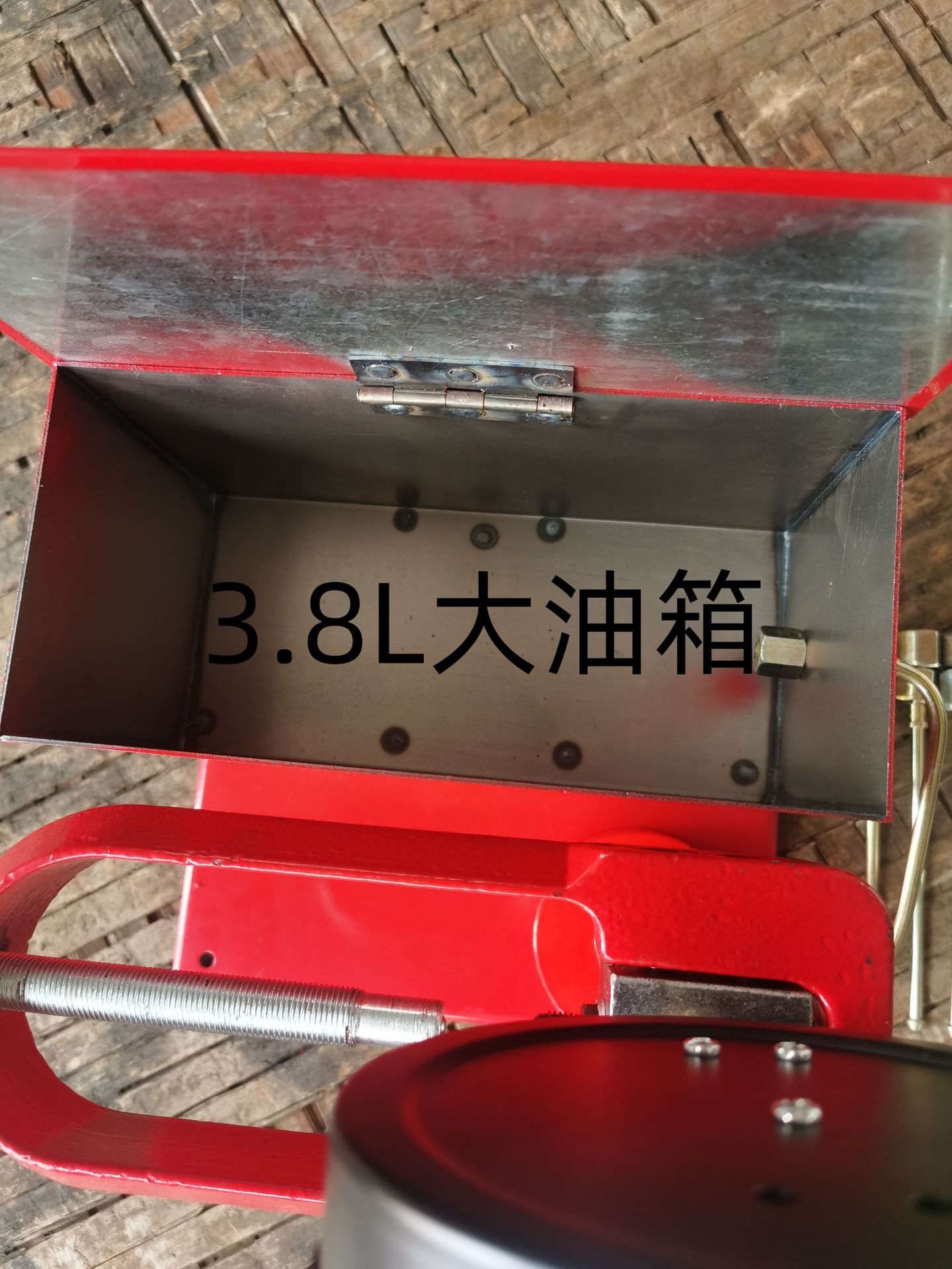 Automotive and tractor diesel injector calibrator, injector testing tool, hand-operated injector pressure tester