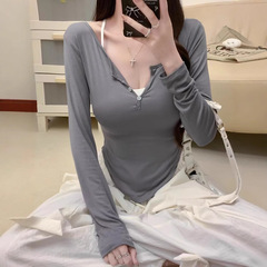 早秋の綿の純粋な欲のギャルの長袖の女性のvネックの真の偽の2つのスーツのtシャツは首のガーターを掛けて腰を収めてやせている上着を現します。