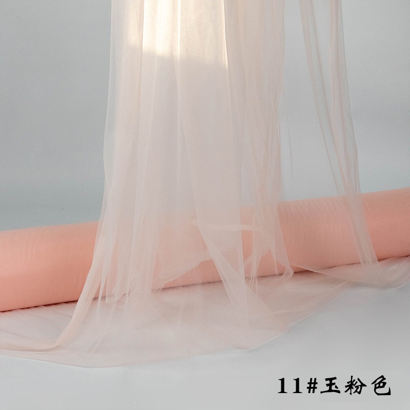 Celebración de la boda el techo de gasa de niebla de hadas suizas está dispuesto con cortina de organza, el respaldo de la silla, la escalera de gasa, la decoración de la red, el gasa suave, el gasa de color de la atmósfera. image 16