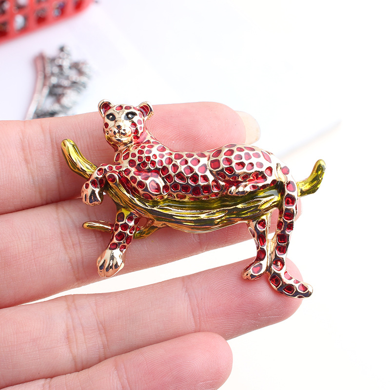 New European and American style cross-border creative cute pin animal enamel drop oil brooch factory direct sales