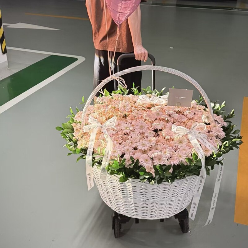 Extra Large Flower Basket Pure White Rattan Giant Flower Basket Romantic Flower Bouquet DIY Exquisite Flower Arrangement Basket Floral Woven Basket