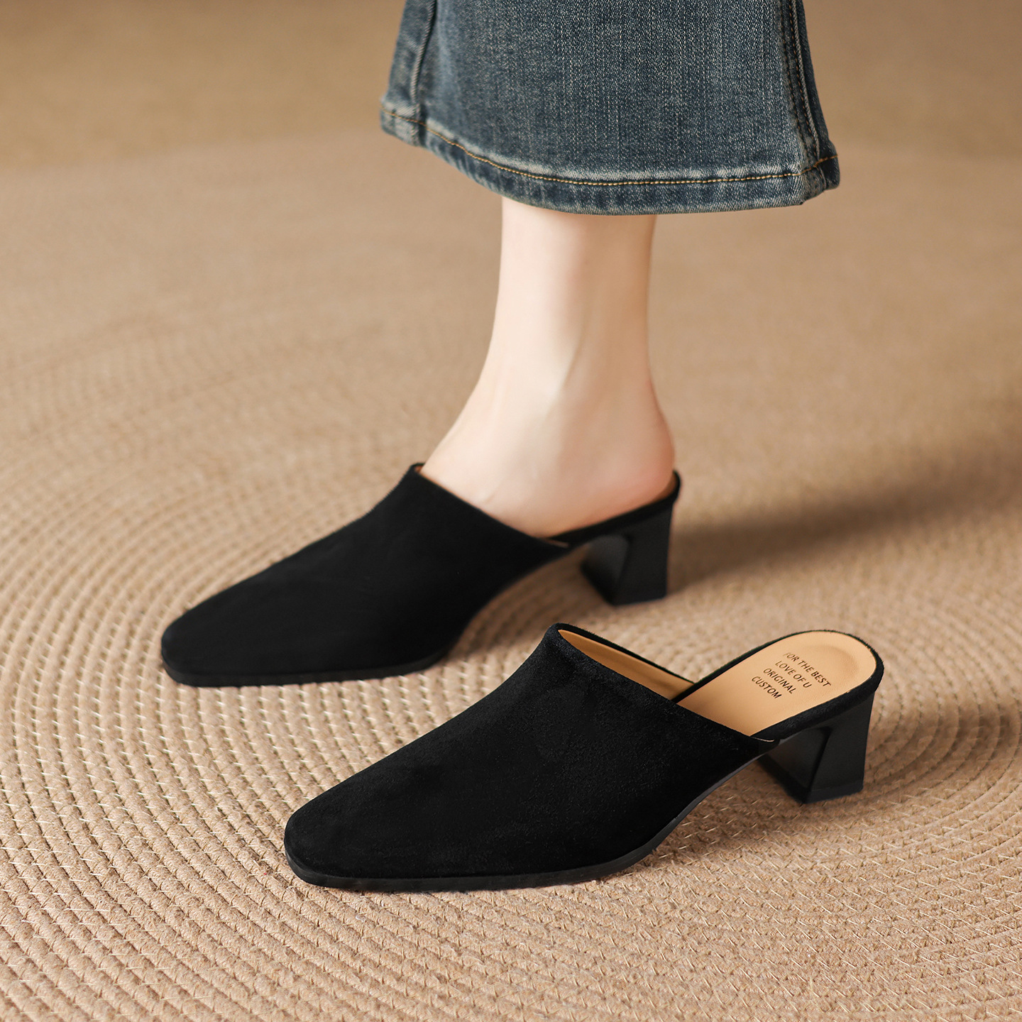 Sandal cao gót nữ mũi vuông da lộn, gót 7 cm, kiểu dáng nửa kéo — đen