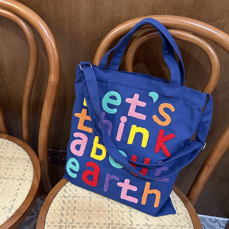 다크 블루 글자 자수 크로스 바디