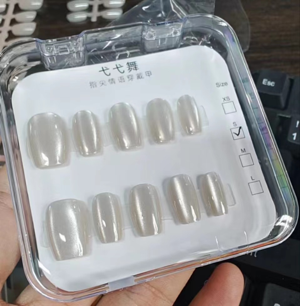 Y089 White Moonlight Cat Eye