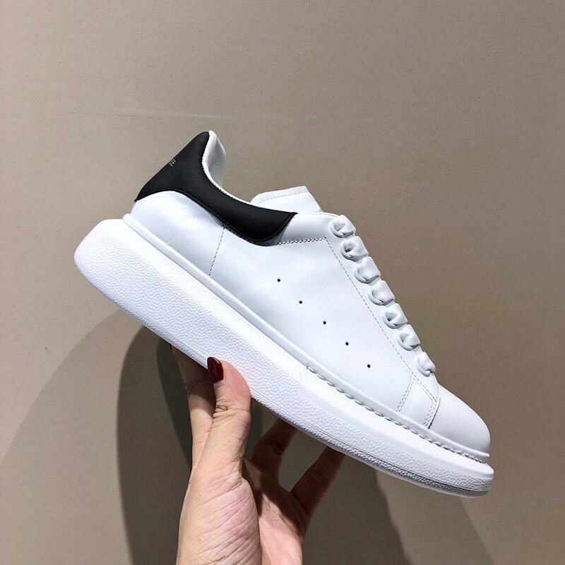 High-end, cross-border export version of the McQueen white sneakers, featuring a platform sole and hidden heel for added height, suitable for both men and women, versatile for casual wear, and perfect as a couple's shoe High-end, cross-border export version of the McQueen white sneakers, featuring a platform sole and hidden heel for added height, suitable for both men and women, versatile for casual wear, and perfect as a couple's shoe