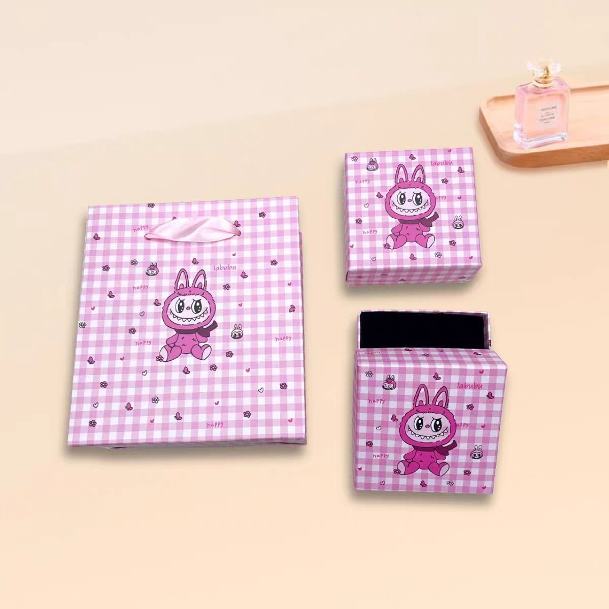 Caja de regalo + bolsa de regalo; 7 * 7 * 3.5cm