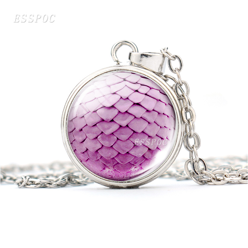 Snap Silver Necklace in use