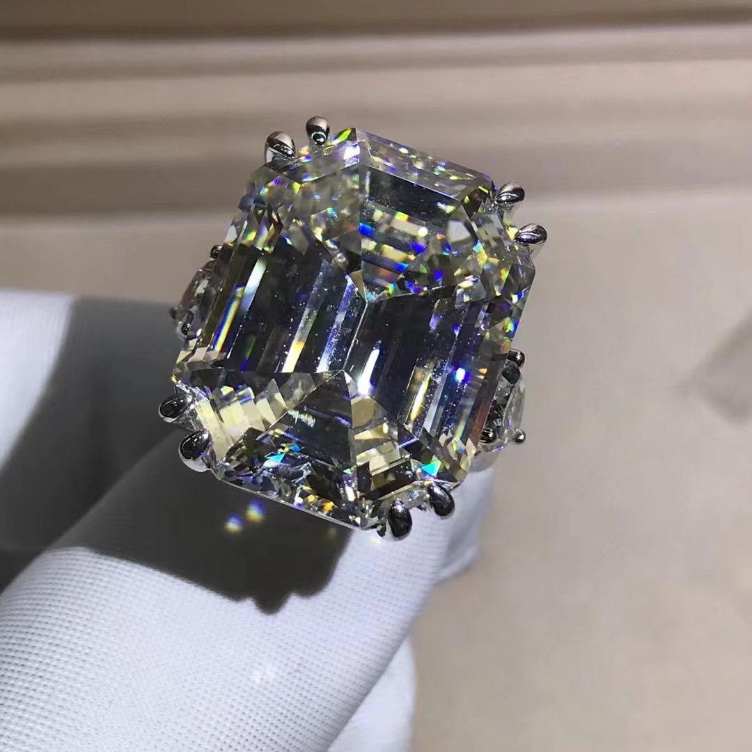 Gao Ding corte esmeralda anillo de mujer Cena Video suministro de comercio exterior de alta gama 50 quilates anillos grandes