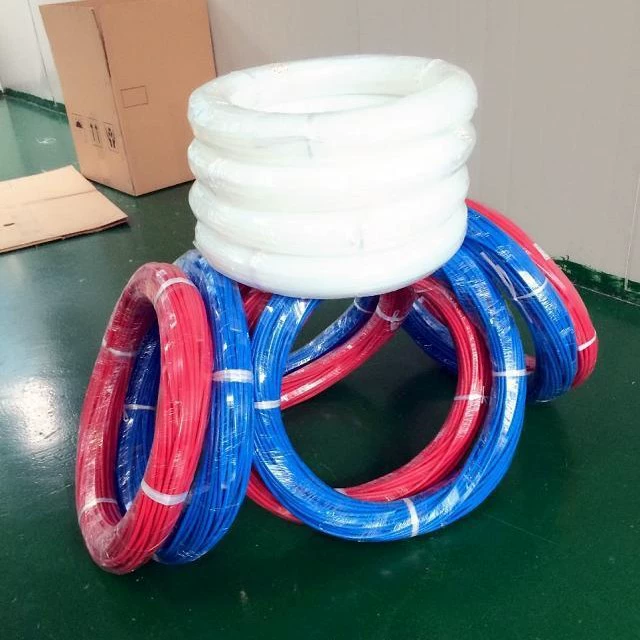 Источник поставки с завода изоляционный кожух из ПТФЭ, тефлоновая трубка, прозрачная трубка 2 * 4 2,5 * 4