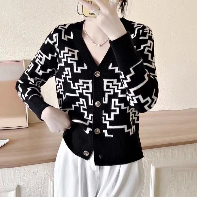 Beautiful autumn and winter women's color matching geometric graphic knitted cardigan casual closed V-neck single-breasted sweater small coat