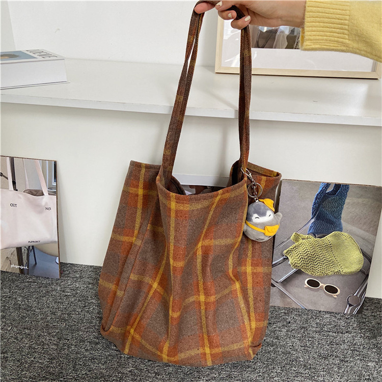 0981 Simple ins checkered woolen single-shoulder bag, hand-held cloth bag, student large-capacity shopping bag, laid-back style women's bag undefined