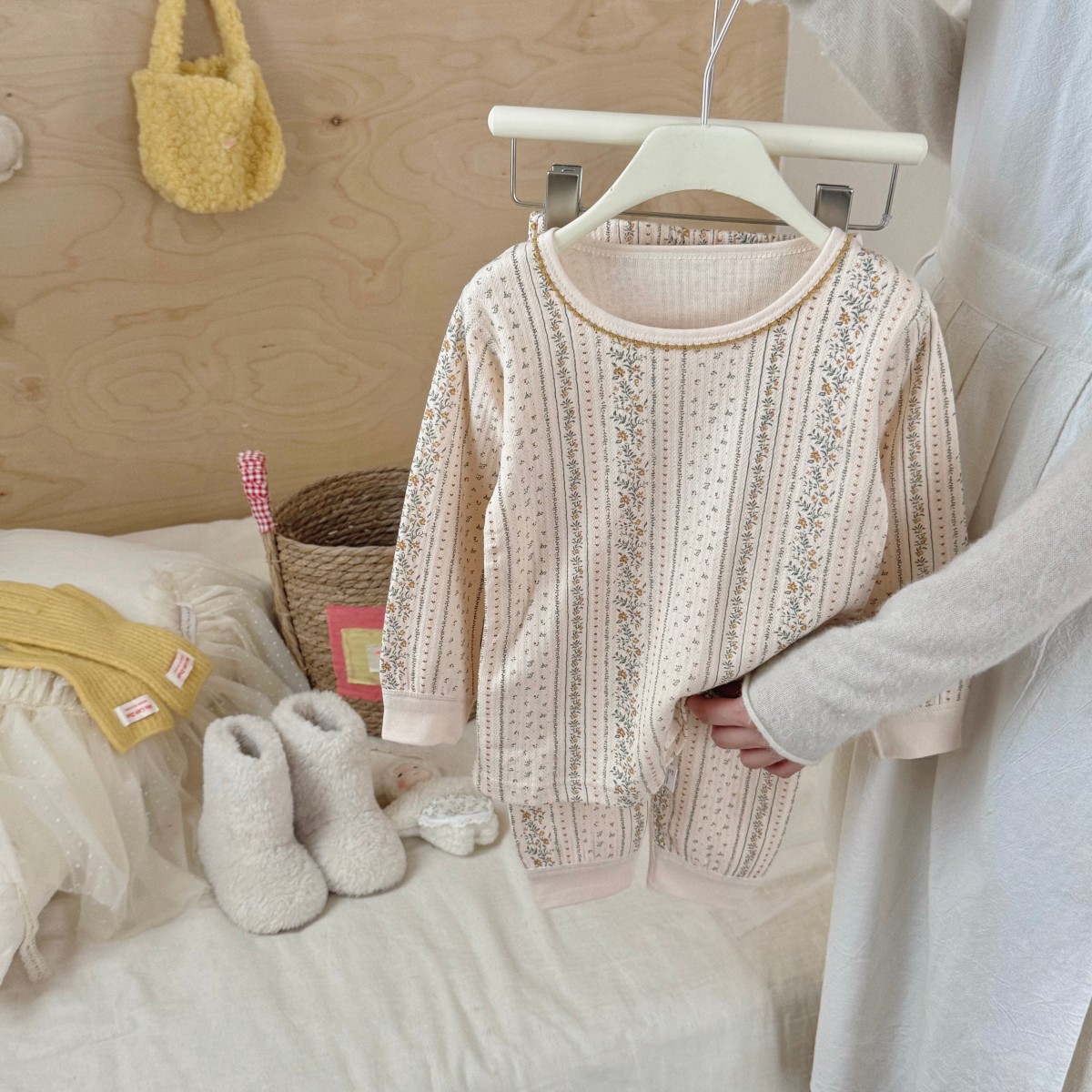 Pantalones de otoño para niños sin hueso 240g engrosado abrigo de otoño para bebés sala de calefacción pijamas de algodón invierno ropa para el hogar