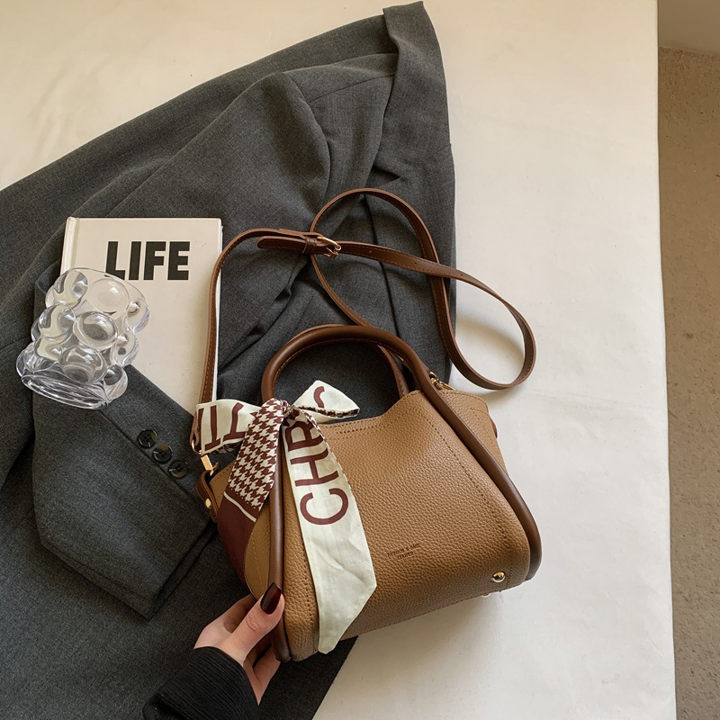 Bolso de cesta de verduras portátil de estilo explosivo de comercio exterior para mujer 2025 nuevo bolso de hombro casual de todo fósforo bolso de cubo de mensajero coreano