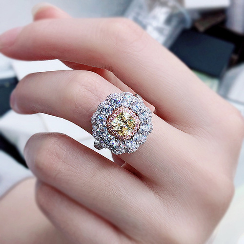 Yellow pink 2 carat main stone radiant yellow diamond gemstone ring for women luxury simulated diamond ring dropshipping