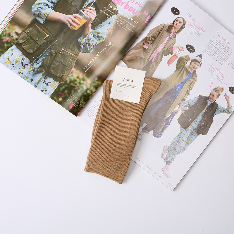 Venta al por mayor calcetines de pila de mujer nueva japonesa otoño color sólido calcetines de algodón de longitud media calcetines de color caramelo de aguja doble de mujer