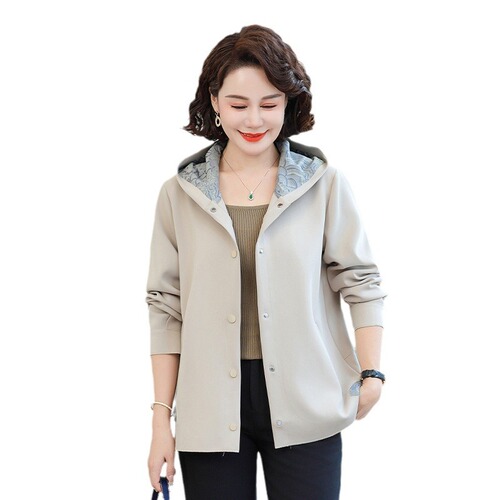 Increase and fatten the autumn jacket of middle-aged and elderly people. New clothes for autumn jackets of 40-60 years old middle-aged mothers.
