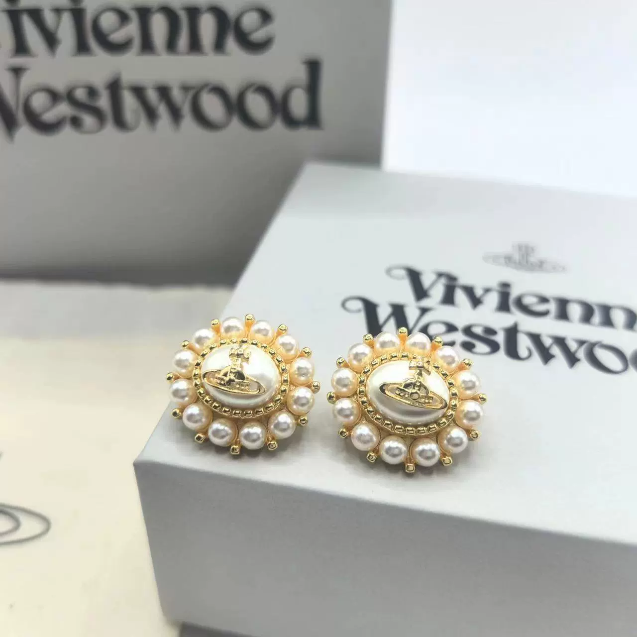 Осенне-зимние серьги AMAYA от Vivienne Westwood Queen Mother Sunflower Saturn Pearl