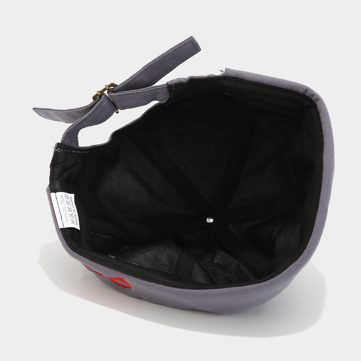 Elegante sombrero de fieltro con mariposa bordada y lazo: estilo urbano vintage, inspiración coreana, gorra de mujer a la moda. Imagen adicional.