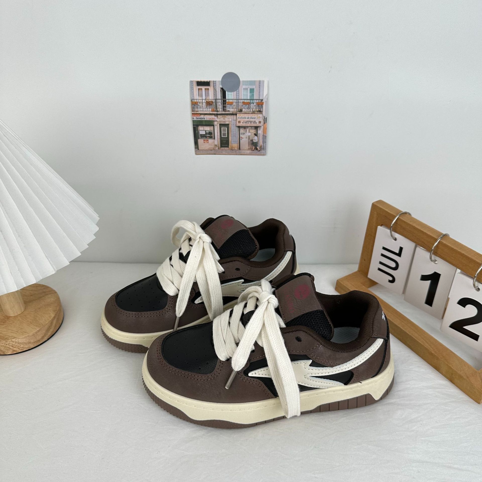 Yuanbo 2025 primavera nuevos zapatos de skate de mujer baja parte gruesa zapatos de lona deportivos casuales coreanos zapatos de mujer image 4