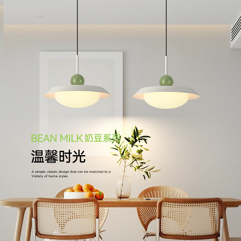 Candelabro de restaurante de crema francesa Diseñador de mesa redonda creativa Barra de hotel Lámparas retro simples de Zhongshan