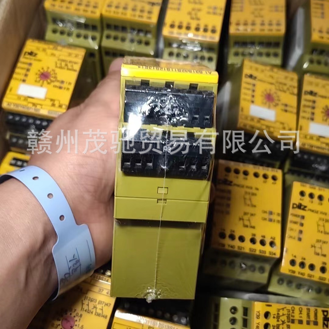 皮尔兹PNOZ安全继电器PilZ XV2P 777500全新原装正品工业
