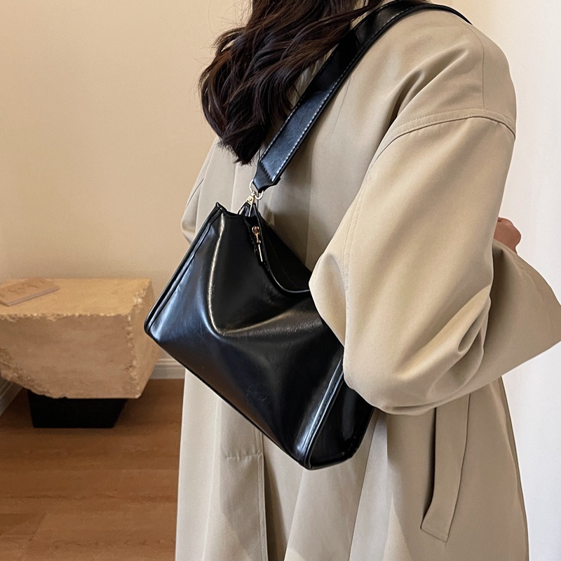 Underarm women 2024, new high-end and versatile Maillard broadband single shoulder crossbody for women's pillow bag_voghion.com