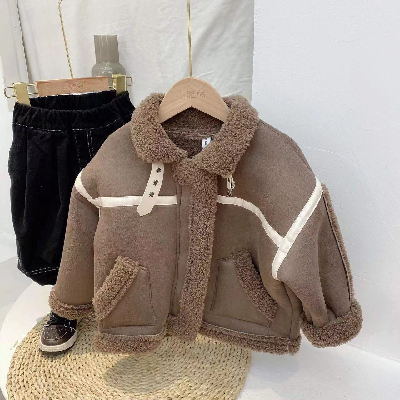 Ropa infantil al por mayor, nueva chaqueta de cuero para niños, otoño e invierno 2025, chaqueta de forro polar para niños, cuello vuelto versátil, abrigo grueso para niños pequeños, transfronterizo