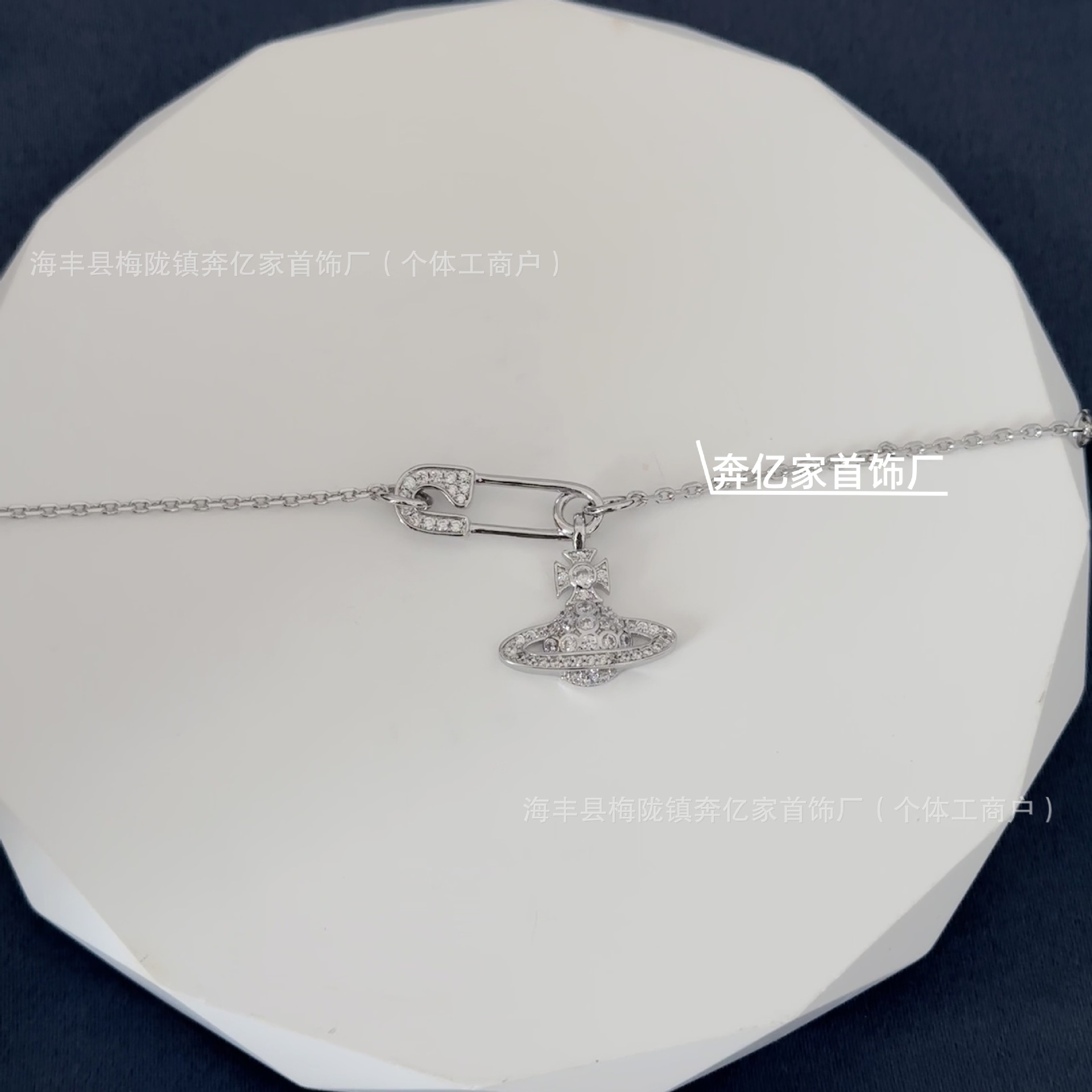 Silver pin chain bracelet