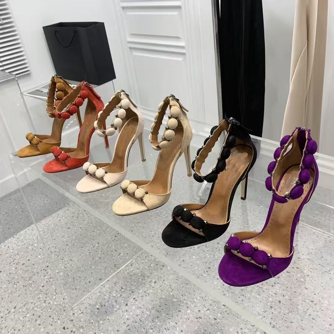 Fashionable solid color sandals with a strap heels