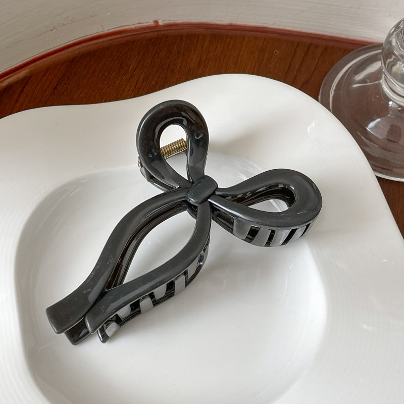 Zhao Lusi mismo estilo de clip de agarre de lazo femenino 2025 nuevo clip de tiburón grande de alta gama en la parte posterior de la cabeza horquilla