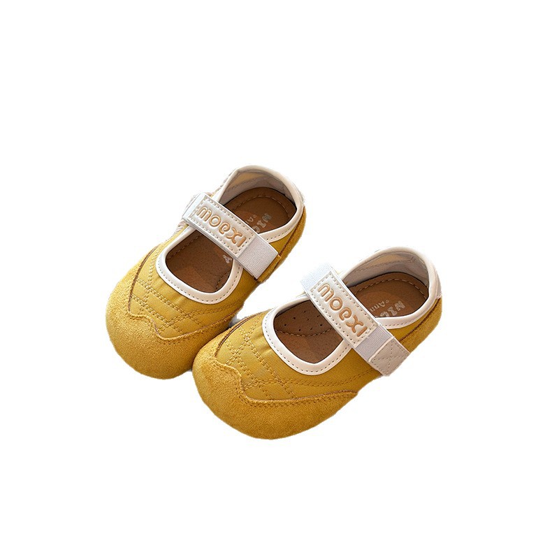 Ins zapatos de entrenamiento de boca superficial de otoño 2026 nuevo estilo coreano de zapatos deportivos casuales para niñas con suela suave, zapatos Mary Jane Gump