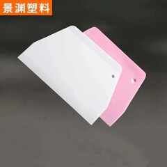 メーカーはプラスチックの壁を補うクリームを供給しています。