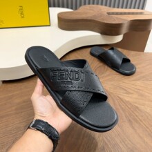 ��ʿ�ߙn��ɫ��וr��һ���ϛ�Ь͸�����e����һ�w��������������