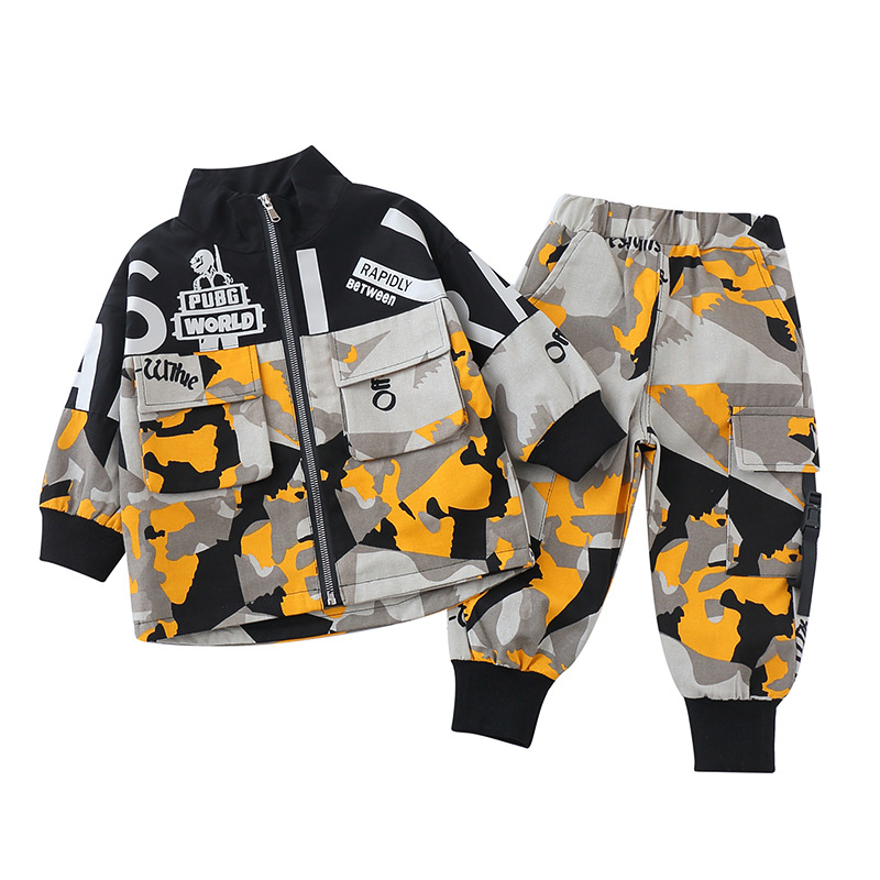 Traje de camuflaje nuevo 2026 para niños, conjunto de moda para primavera y otoño para niños de 2 años, ropa infantil elegante.