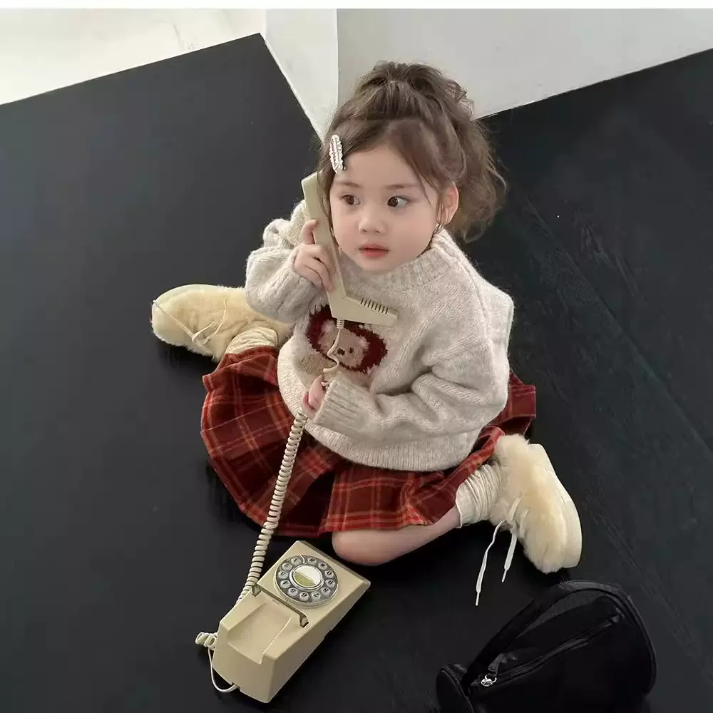 儿童毛衣秋冬装2024新款女童洋气可爱卡通绣花针织衫卡其色上衣