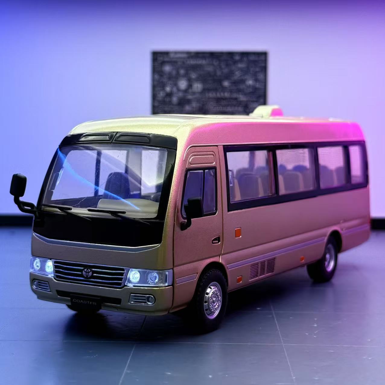 Nuevo modelo de coche Haodi 1:24 Coaster bus aleación modelo de coche decoración juguetes venta al por mayor transfronteriza de una pieza